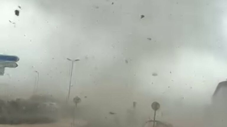 Orages dévastateurs en France : tornade près de Saint-Étienne et grêlons massifs observés