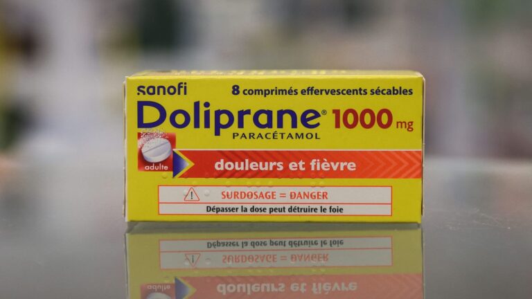 Le gouvernement français envisage une baisse du prix du paracétamol, suscitant des inquiétudes chez les professionnels.