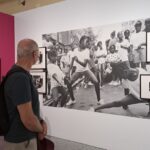 Aux Rencontres d&rsquo;Arles, des photographies américaines mettent en lumière des artistes contemporains.