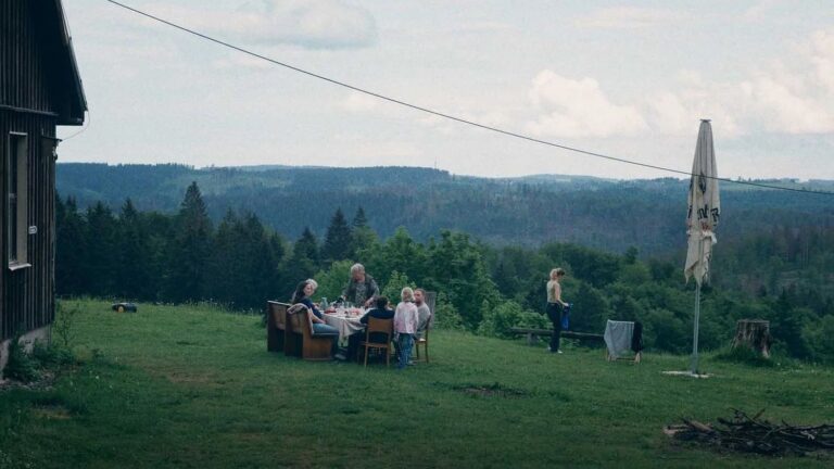 Eva Trobisch explore l’histoire familiale et nationale dans ‘Home Stories’