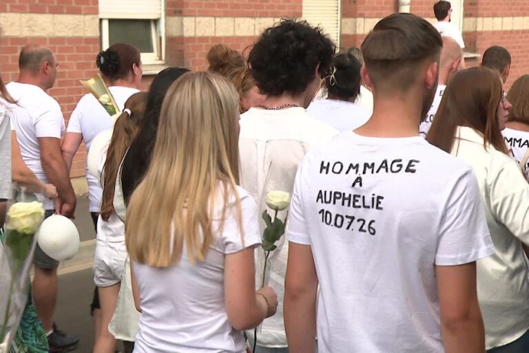 Marche blanche en hommage à Auphélie, 200 participants pour une jeune femme de 17 ans.