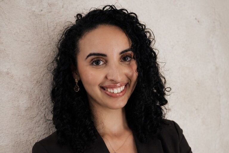 De l’aide sociale à l’enfance à une ligne de cosmétiques : le parcours de Salma Jaouad.