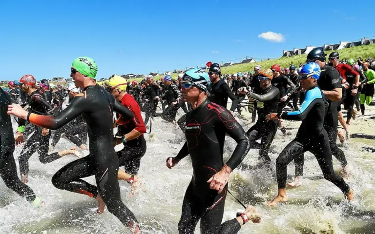 Le Triathlon de Plouescat attire des athlètes de toute la France pour une compétition exigeante.