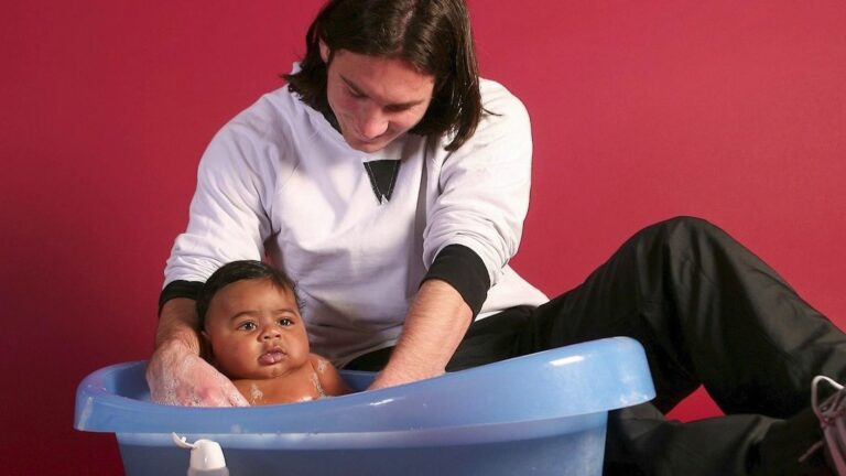 Lionel Messi partage un moment avec Lamine Yamal, révélations sur la photo emblématique.