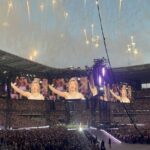 BTS revient sur scène en France et remplit le Stade de France après une longue absence.