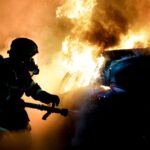 Un bâtiment abandonné de 300 mètres carrés détruit par un incendie à [ville, pays]