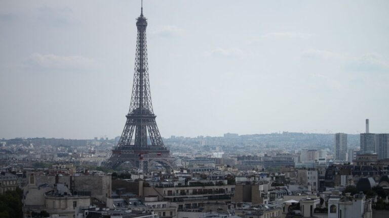 La Ville de Paris vote le doublement de la taxe sur les logements vacants pour relancer le marché.