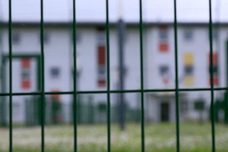 La Justice demande l’arrêt des comportements racistes à la prison de haute sécurité de Condé-sur-Sarthe.