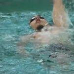 Des jeunes déscolarisés se forment à la natation pour devenir maîtres nageurs.
