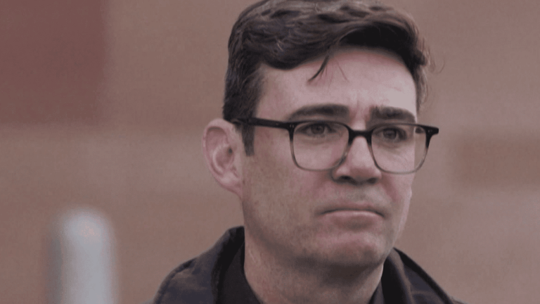 Andy Burnham, candidat potentiel au poste de Premier ministre britannique, se présente.