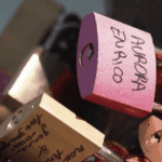 Colmar interdit l’accrochage de cadenas d’amour sur les rambardes de la ville