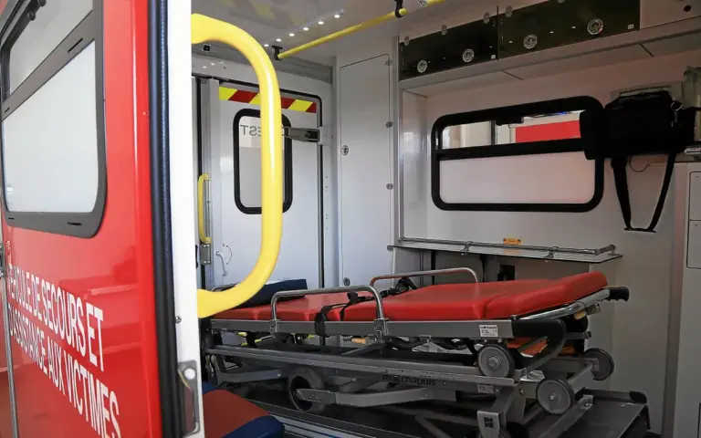 Un homme chute du troisième étage à Plescop, une enquête est ouverte.