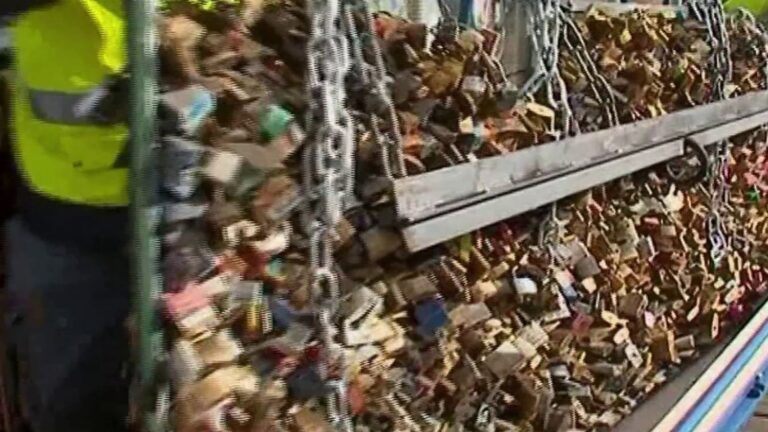 Les cadenas d’amour menacent la stabilité de certains ouvrages en France