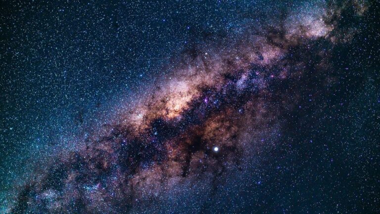 Des chercheurs identifient un sucre dans l’Espace, suggérant une nouvelle origine de la vie.