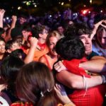 L&rsquo;Espagne célèbre son titre de double championne du monde de football avec ses supporters.