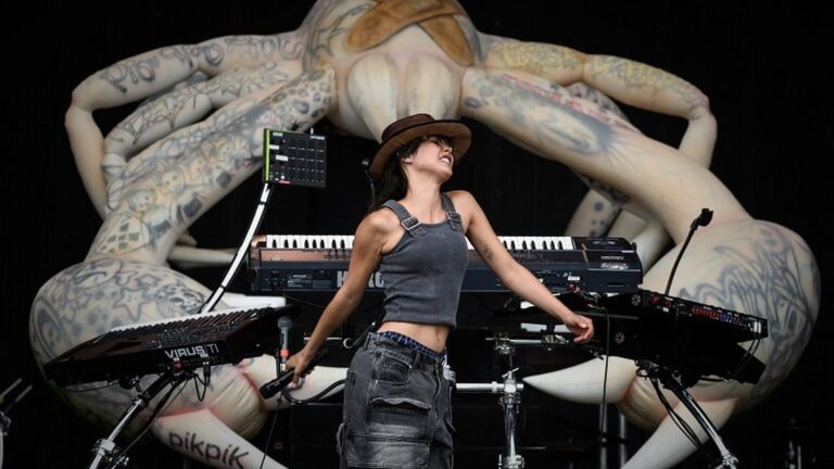 Chanteuses dénoncent l’agression par un enseignant, selon Miki de Franceinfo