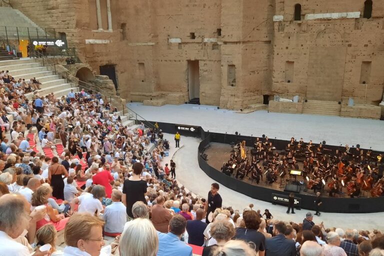 Annulation d’un concert hommage à Queen par la mairie RN suscite une polémique locale.