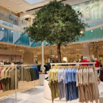 Nouvelles enseignes annoncées aux Nouvelles Galeries de Bron, près de Lyon.