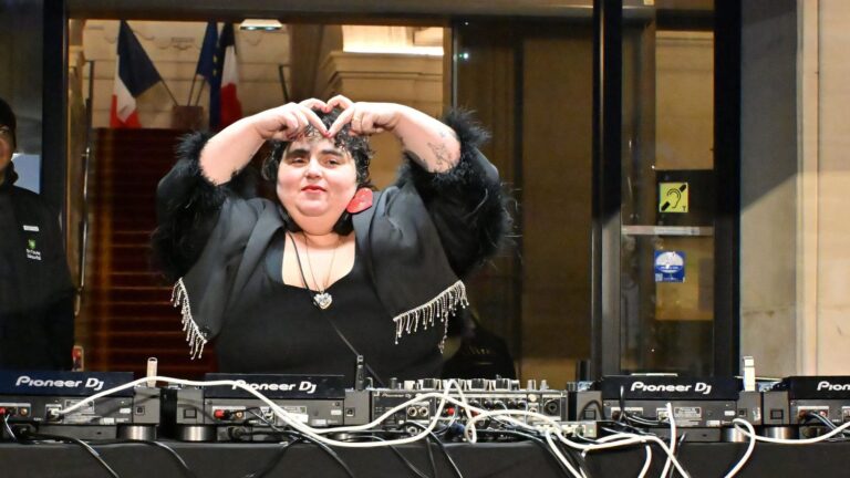 Concert de Barbara Butch interrompu : Grenoble porte plainte, la ministre critique des perturbations