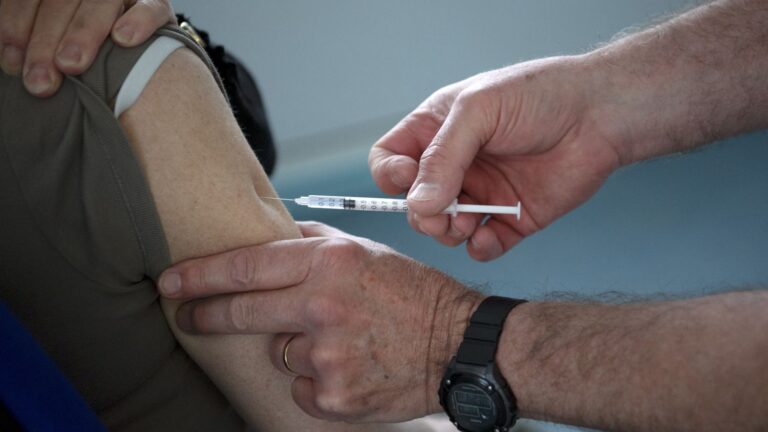 Vaccination obligatoire contre la grippe pour les soignants jugée indispensable par la HAS