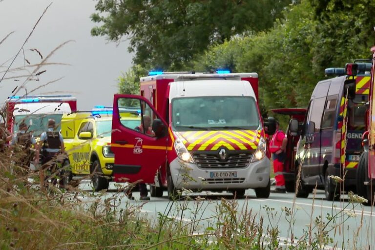 Accident de la route : trois personnes âgées blessées et hospitalisées.