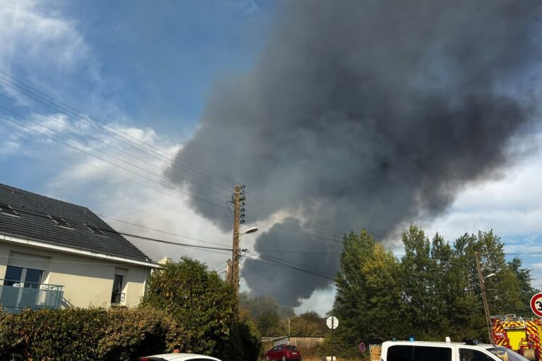 Incendie dans un camp de Roms à Nantes : 10 hectares brûlés, 50 habitations évacuées.
