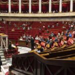 Interdiction des réseaux sociaux pour les moins de 15 ans : la loi adoptée par le Parlement français