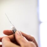 La Haute Autorité de santé recommande la vaccination antigrippale obligatoire pour les professionnels de santé.