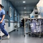 Vaccination obligatoire des soignants contre la grippe : les syndicats demandent des décisions claires.