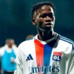 Un joueur de l&rsquo;OL suspendu deux ans pour brutalité envers un arbitre.