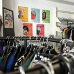 Friperie solidaire d&rsquo;APF France Handicap à Lille : un projet pour devenir un lieu de vie.