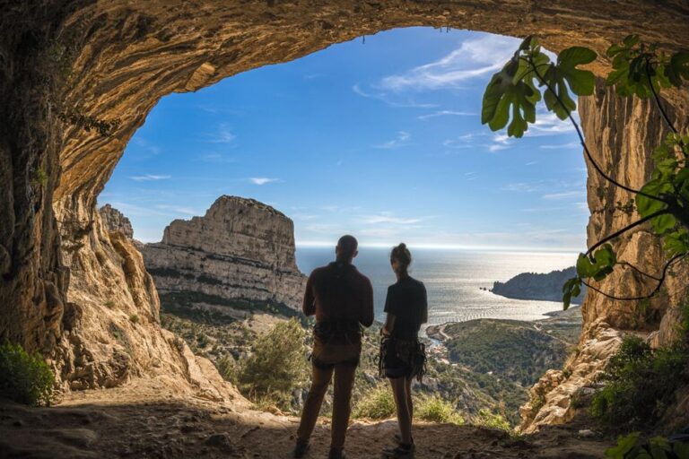 Les calanques de Marseille désignées plus beau site de randonnée au monde par un jury international.
