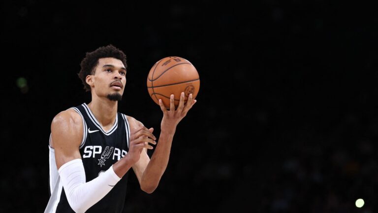 Victor Wembanyama sur la jaquette du jeu vidéo NBA 2K27, une reconnaissance pour le joueur français.