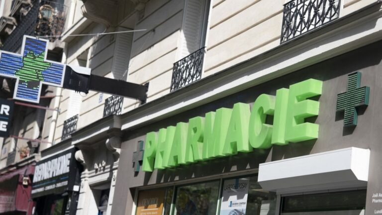 Le gouvernement français double le plafond des franchises médicales à 200 euros.
