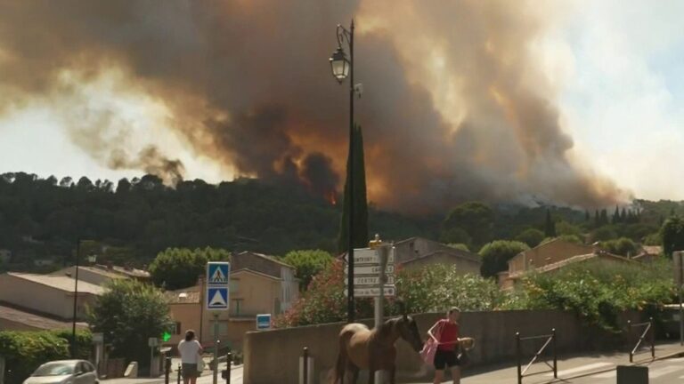 Incendie à Cotignac : habitants entre fuite et confinement face au mistral.