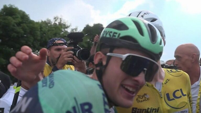 Paul Seixas sur le podium dimanche, le jeune coureur français impressionne avant le Tour de France.