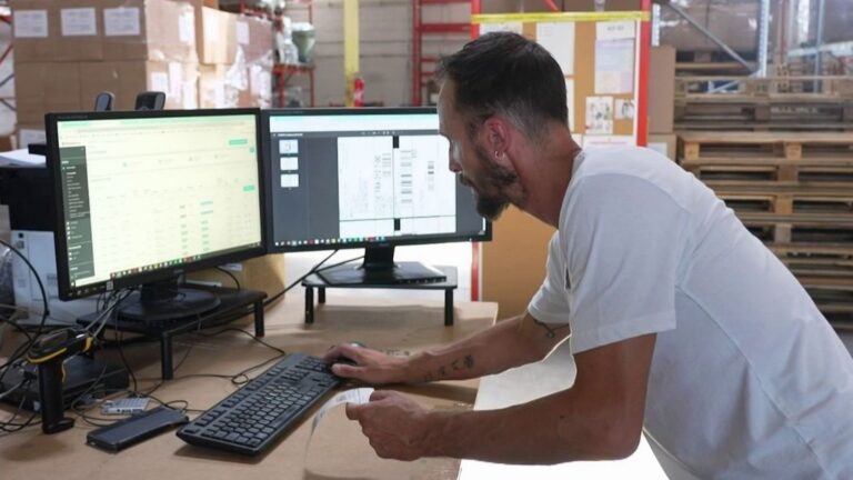 Semaine de quatre jours et congés illimités : entreprises françaises réduisent le temps de travail en été.