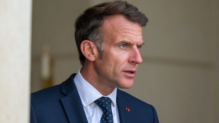Incendies en France : Macron active le mécanisme de protection civile de l’UE pour des renforts aériens.