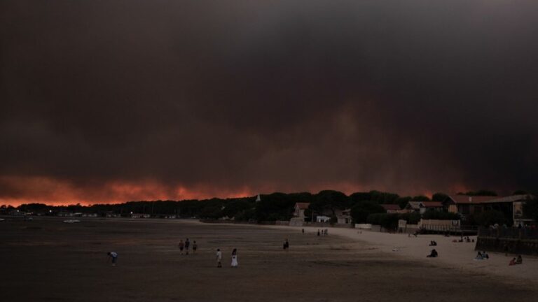 Incendie du Cap-Ferret : les évacués en Gironde décrivent des scènes apocalyptiques.