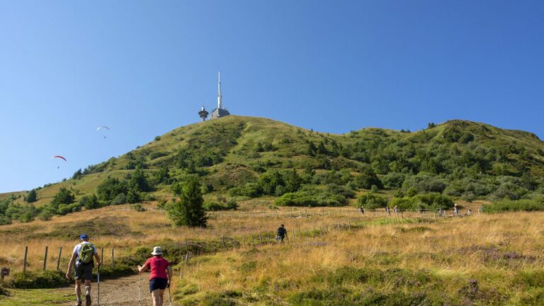 Puy-de-Dôme : 3 000 personnes évacuées d’un concert en raison d’un feu de végétation