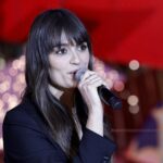 Clara Luciani évoque le poids du quotidien des artistes en France dans une interview.