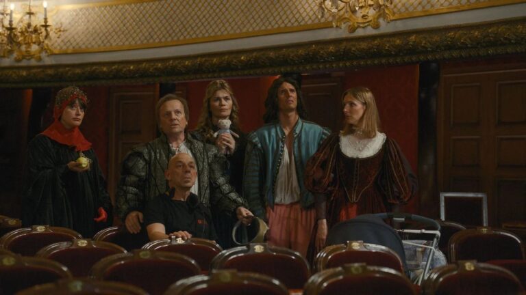 Le cinéma explore les coulisses de la Comédie-Française dans un nouveau projet.