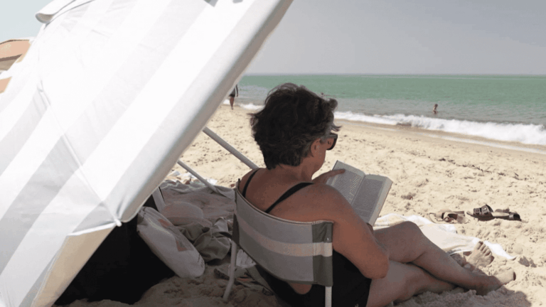 Les livres recommandés pour la plage : « Clément » de Jean-Baptiste Andrea et d’autres titres.