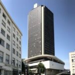 Incendie au dernier étage de la tour Bretagne à Nantes : un ouvrier blessé, huit évacués.