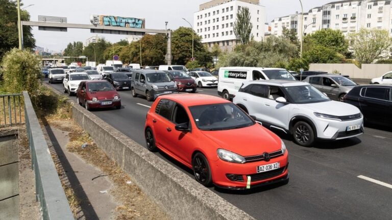 Plus de 850 km de bouchons sur les routes françaises pour les départs en vacances.