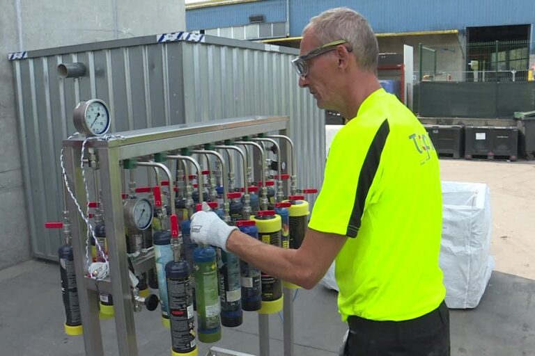 Chambéry met en place une solution innovante pour recycler les bonbonnes de protoxyde d’azote.