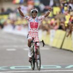 Richard Carapaz remporte l’étape-reine à l’Alpe d’Huez, Pogacar maintient son maillot jaune
