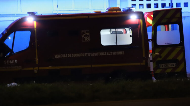 Tarare : un enfant de 18 mois gravement blessé après une chute du deuxième étage