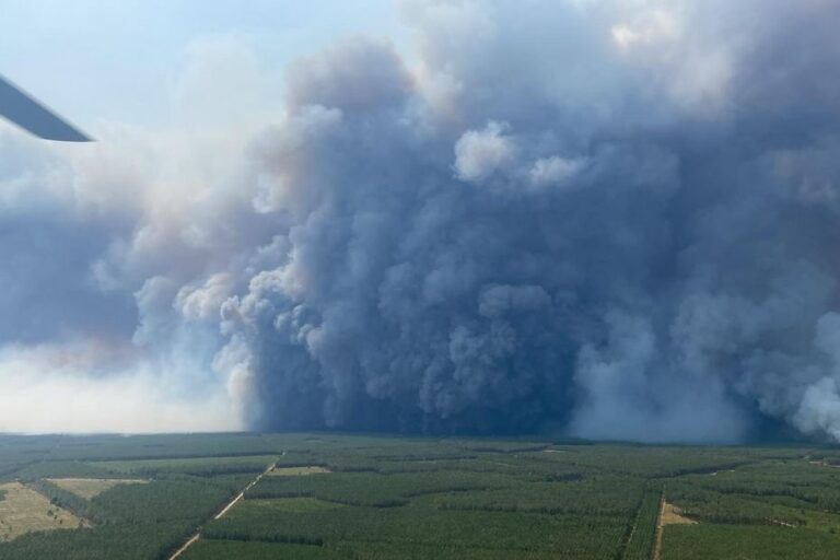 Incendie en Gironde : pompiers utilisent drones et hélicoptères face aux orages de feu