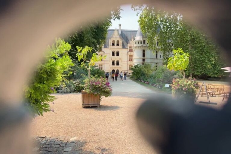 Canicules répétées entraînent une baisse de 40 % de la clientèle touristique en France.